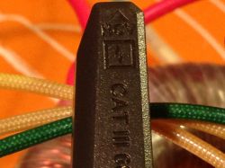 UNI-T UT256 Amperomierz widełkowy - krótki opis, wnętrze, zastosowanie.