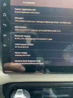 Informacje systemowe radia samochodowego Android 9 Wyświetlacz radia samochodowego z Androidem 9 pokazujący informacje o systemie, CPU, MCU oraz wersji Bluetooth.