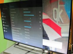 Ekran telewizora z widocznym menu ustawień obrazu.