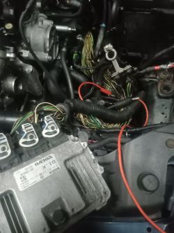 Gdzie znajdę schemat komputera VOLVO S40 1.6D? Podejrzewam problem z zasilaniem.