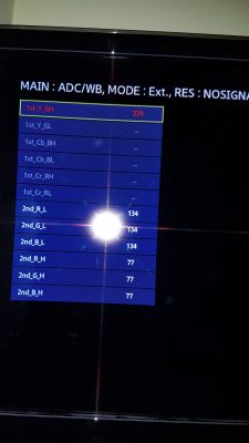 Samsung UE26EH4500: Jak przywrócić ustawienia ADC/WB w menu serwisowym?