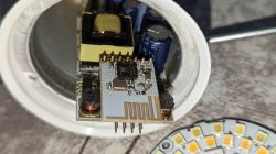 [W600 / AJ-05] Bakibo TB95 9W 1000lm RGBCWW Light