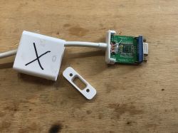 Wnętrze trzech różnych przejściówek Mini Display Port na VGA Wnętrze trzech różnych przejściówek Mini Display Port na VGA