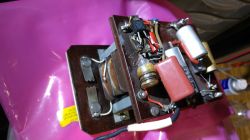 Naprawa pastucha Widonia - identyfikacja nieznanego elementu z oderwanym drucikiem