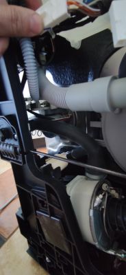 Zmywarka Samsung DW60M95550US - wypuszcza wodę, pisk, brak błędów - lokalizacja pływaka?