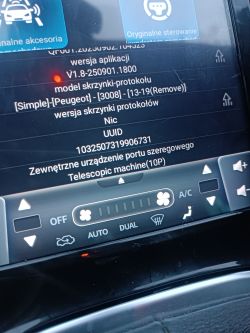 Ekran radia samochodowego z interfejsem Android i ustawieniami CAN oraz klimatyzacją