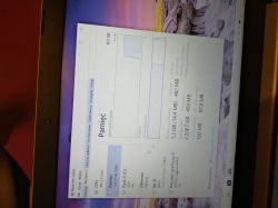 Ekran menedżera zadań w laptopie z wykresem użycia pamięci.