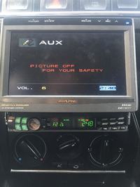 Jak ustawić godzinę w radiu Alpine? Szukam instrukcji obsługi.