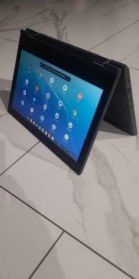 Czy Lenovo 300e 2nd Gen (81mb, 2019) posiada funkcję dotykową?