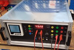 Niskobudżetowy 3-fazowy generator prądu i napięcia