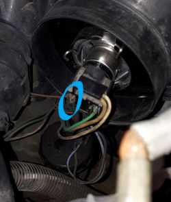 Clio 2 99r - lewe światło mijania świeci słabo, mostkowanie kabli