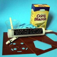 Elastyczny robot zbudowany z użyciem silikonu montażowego