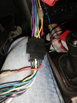 Audi A3 8L: Montaż radia nieoryginalnego - problem z kostką czerwoną i żółtą