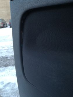 Jak naprawić wpadniętą tapicerkę drzwi w VW Golf 4?