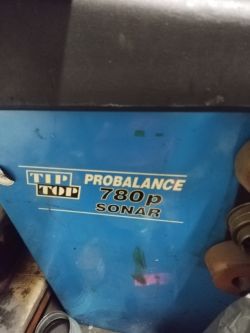 Jak naprawić wyświetlacz w wyważarce Tip Top po wymianie układu i kondensatorów?