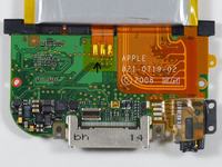 Jak naprawić zerwany styk lutowniczy masy w iPod Touch 3G?