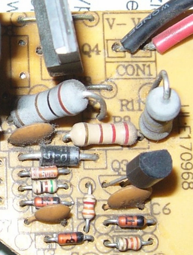 Zasilacz Codegen 300W, ATX 2.03(P4), 250XA sam się uruchamia