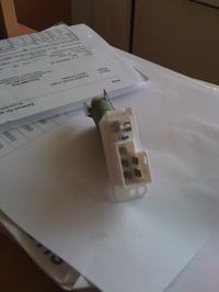 OPEL ASTRA F 1.7D 1996 rok. wymiana opornika lub rezystora.