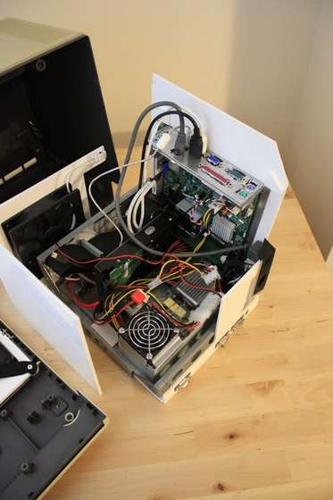 Mac OS X Snow Leopard na Mac'u z 1984