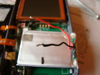 Wlutowanie nowej, nieoryginalnej baterii.