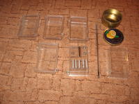 Przydatne szufladki na części.