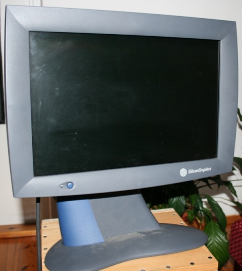 Dziwny monitor. Nietypowe złącze, czy da się przerobić?