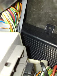 Jak dojść do centralki alarmowej ? - Ford Focus