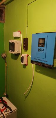 Instalacja PV off-grid: Przepalanie bezpiecznika w rozdzielni, panele 450W, VOLT SINUS, Tigo