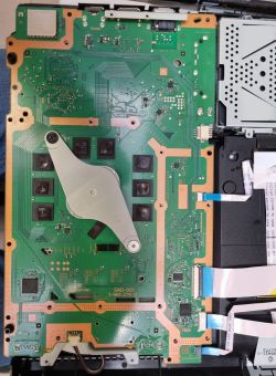 Płyta główna konsoli PS4 Slim z oznaczeniem SAD-001 1-981-279-11.