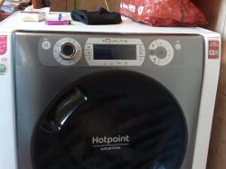 Hotpoint AQD1070D 49 EU/B - Wszystko zaczyna mrugać i wyświetla się F1 lub F2