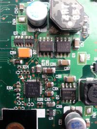 HP nx7400 po zalaniu winem – brak obrazu, uszkodzone ścieżki i MOSFET U31