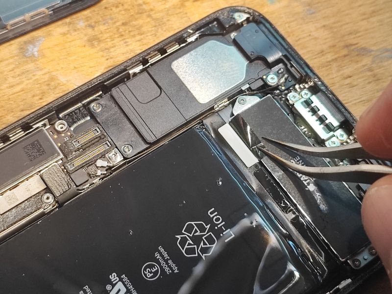 iPhone Battery Replacement with Tweezers iPhone battery replacement using tweezers