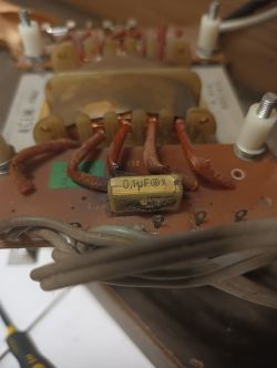 Wymiana uszkodzonego kondensatora w organach Eminent - poszukiwanie odpowiedniego modelu