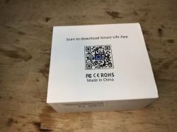 Packaging of Avatto N-TS10-EU-B3 Product Packaging of the Avatto N-TS10-EU-B3 triple light switch with a QR code for the Smart Life app.