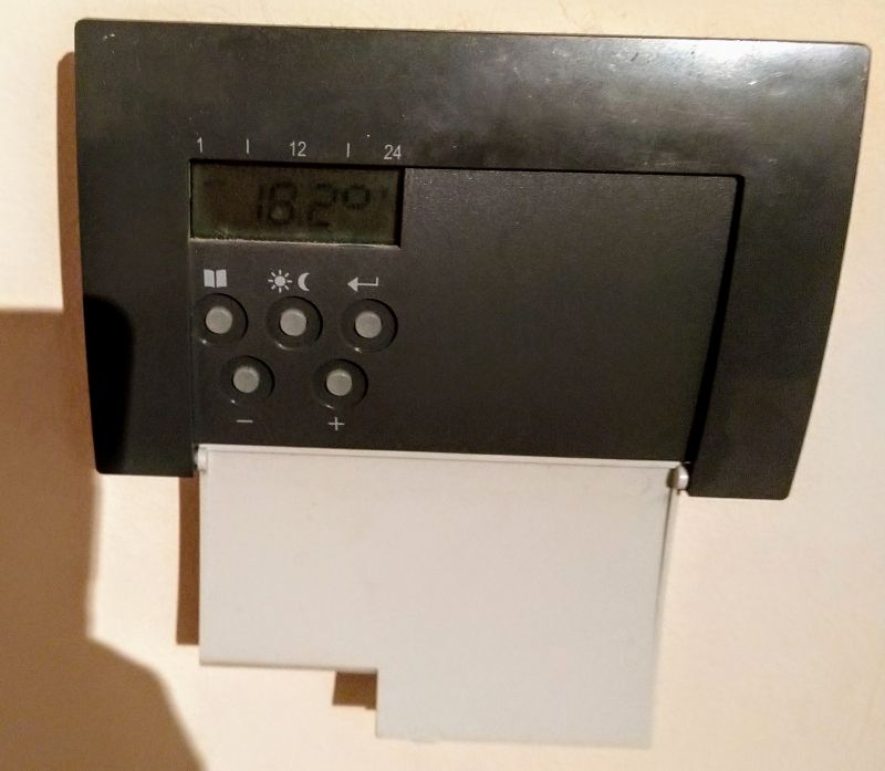 Does anyone recognise what model of room temperature controller this is?