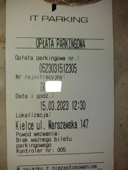 Płatność za brak biletu parkingowego.