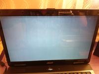 Acer Aspire 5732 Z - Po włączeniu laptopa pionowe pasy, przygasający ekran