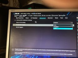 Widok ekranu UEFI BIOS Utility w trybie zaawansowanym.