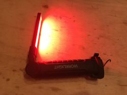 Recenzja i wnętrze latarki Worklight W-52 ładowanej przez USB Recenzja i wnętrze latarki Worklight W-52 ładowanej przez USB
