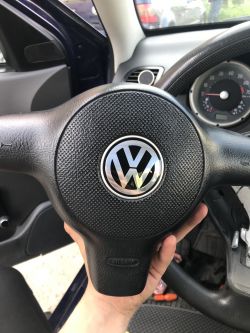 Polo Classic 2001: Jak sprawdzić plus i minus w gniazdach airbag?