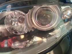 Audi A4B7 S-line: Konfiguracja przednich lamp (H7, D1S, 12V/21W) i brak świateł długich