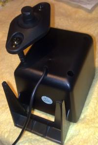 Bezinwazyjny montaż na ścianie plastikowych głośników 5.1