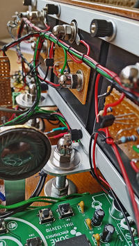 Zegar wykonany na woltomierzach