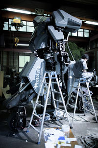 Gigantyczny robot bojowy made in Japan
