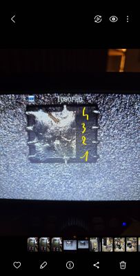 Obraz wyświetlacza pokazujący komponent elektroniczny z ponumerowanymi nogami od 1 do 4.