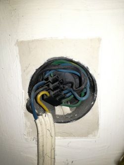 Montaż podwójnego gniazdka elektrycznego - pytanie Montaż podwójnego gniazdka elektrycznego - pytanie