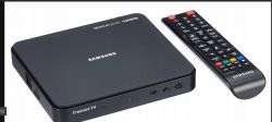 Do czego służy drugi czerwony przycisk na pilocie Samsung.