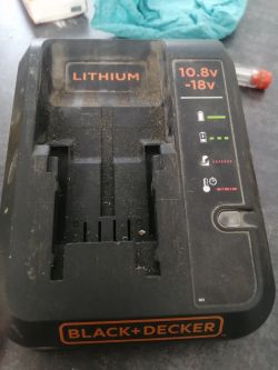 Ładowarka do wkrętarki Black&Decker: brak napięcia DC, obecność 10.8V AC - możliwość naprawy?