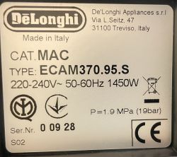 Tabliczka znamionowa ekspresu do kawy De'Longhi ECAM370.95.S z danymi technicznymi