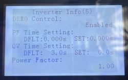 Wyświetlacz falownika Sofar Solar z informacjami o kontroli DRM0